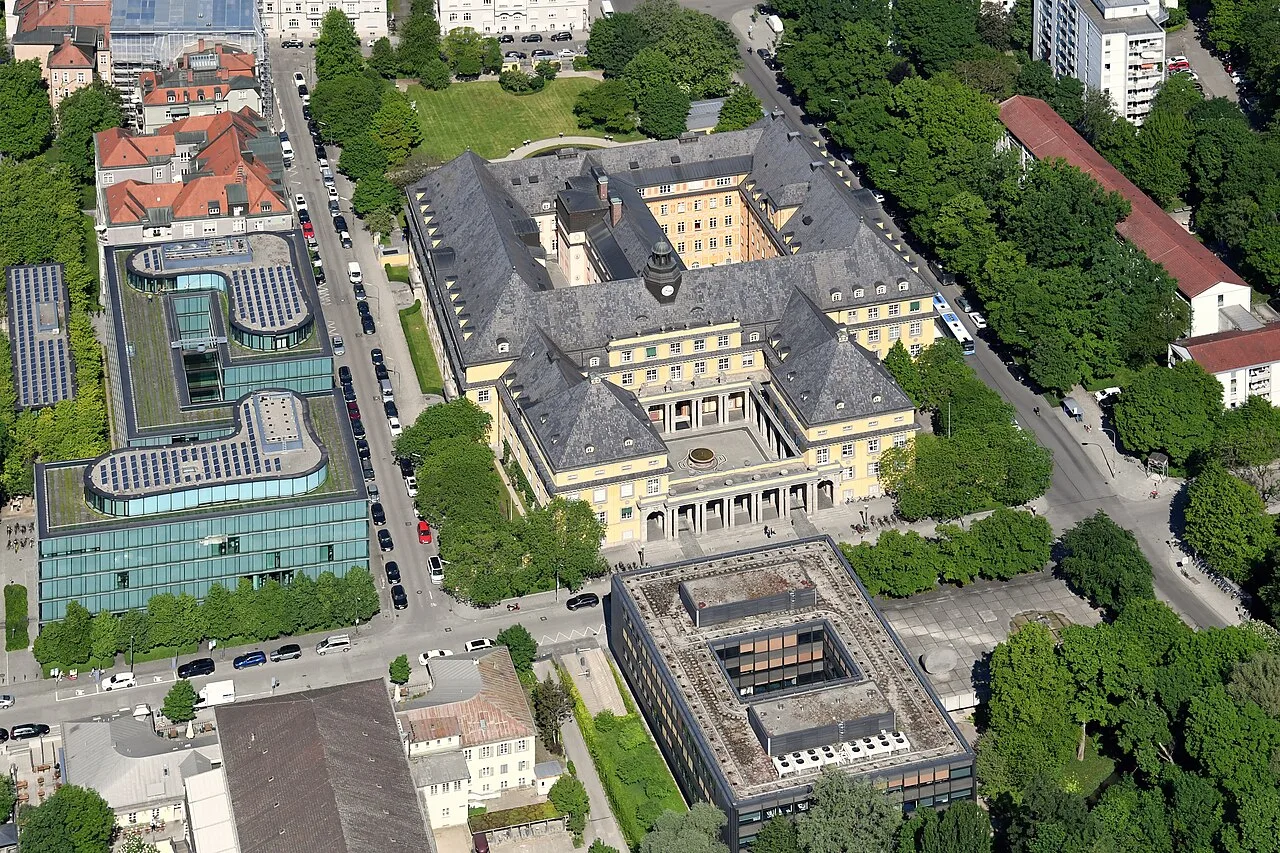 Munich Re acquires At-Bay